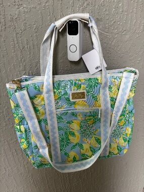 NWT Lilly Pulitzer Picnic Beach Cooler Bag - Make Lemonade Print